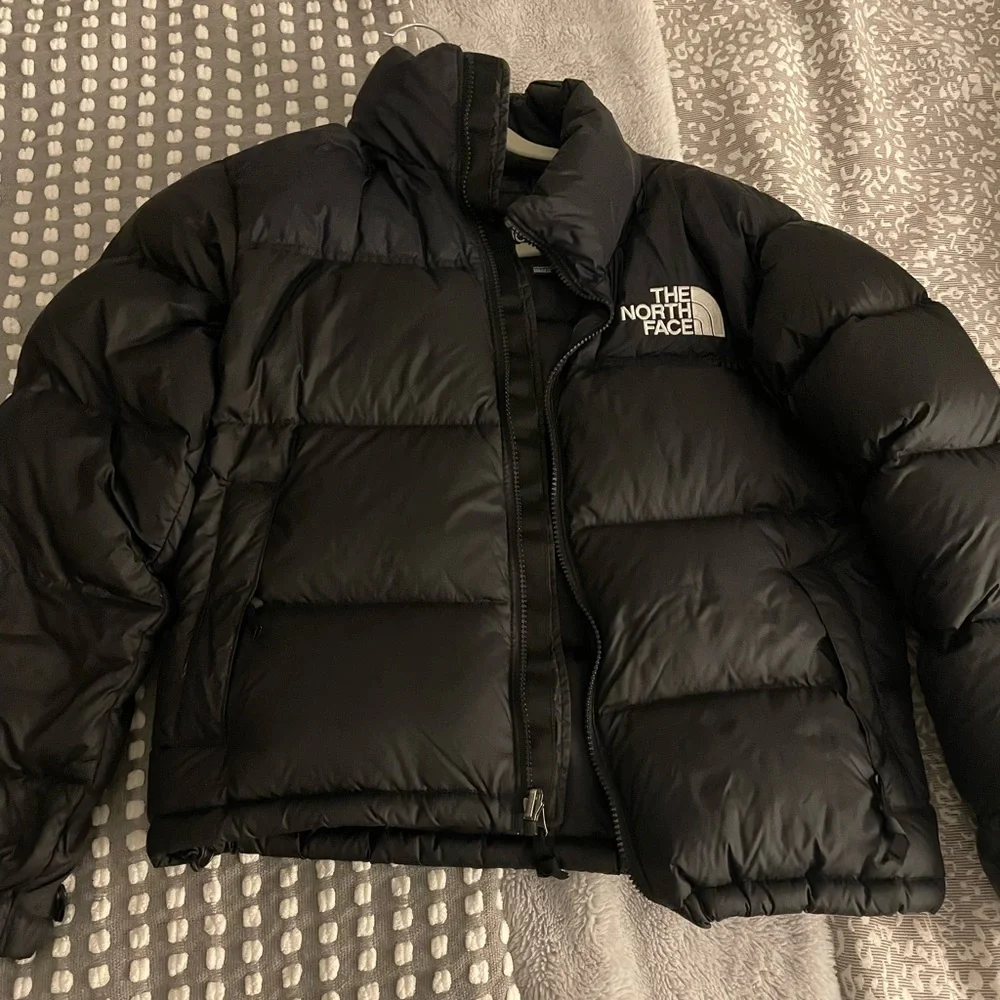 Women’s 1996 Retro Nuptse Jacket
North face puffer jacket SOLD - Picture 1 of 6